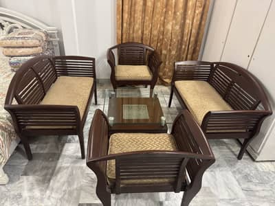Sofa set with table