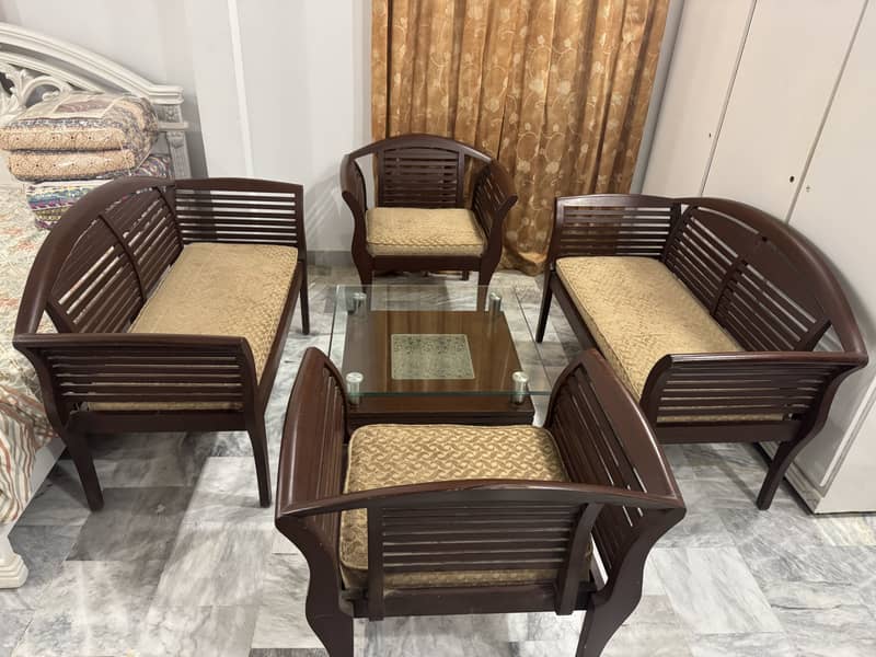 Sofa set with table 0