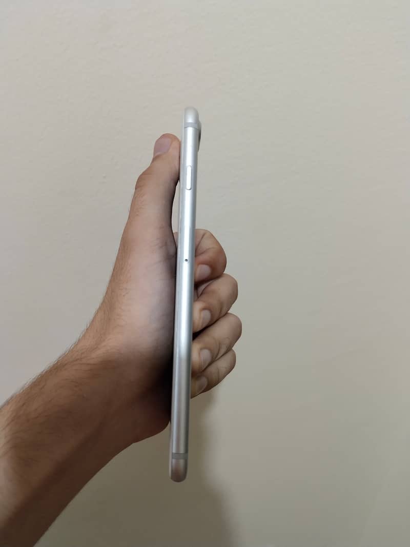 Apple iPhone 7 Plus 6