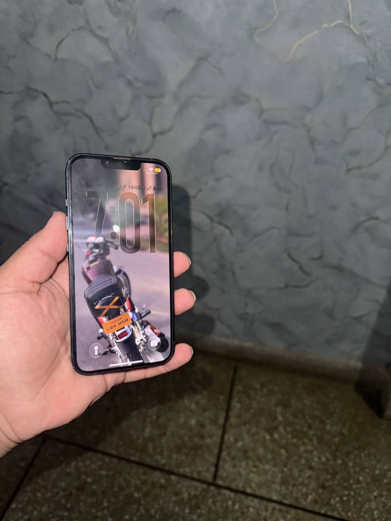 Apple iPhone 13 1