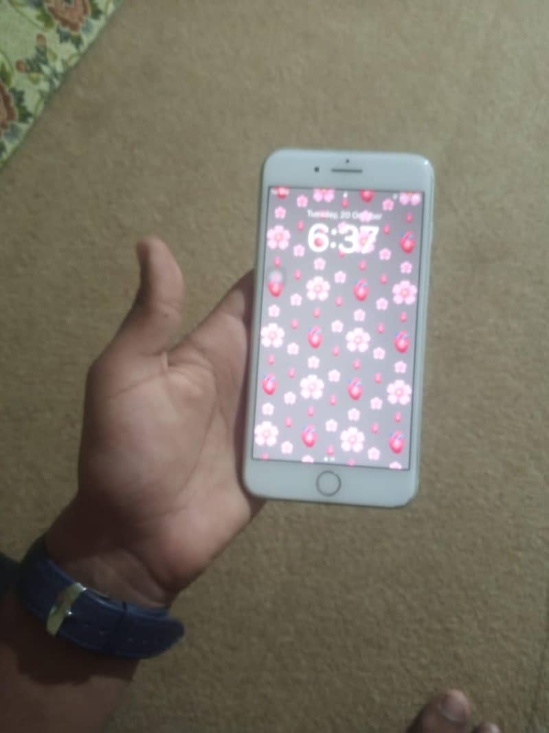 Apple iPhone 8 Plus 1