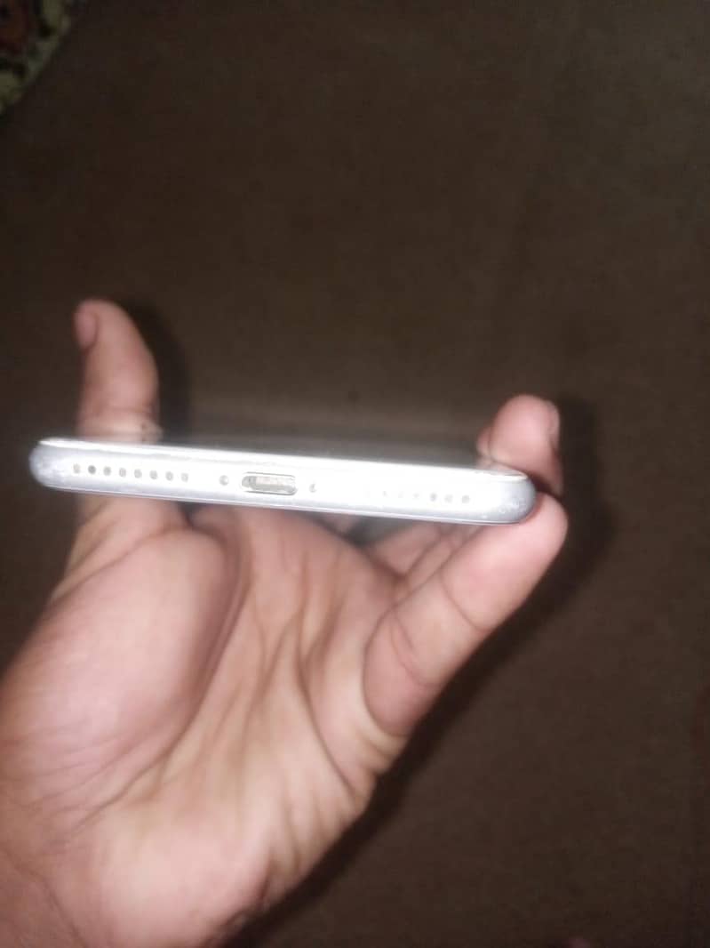 Apple iPhone 8 Plus 3