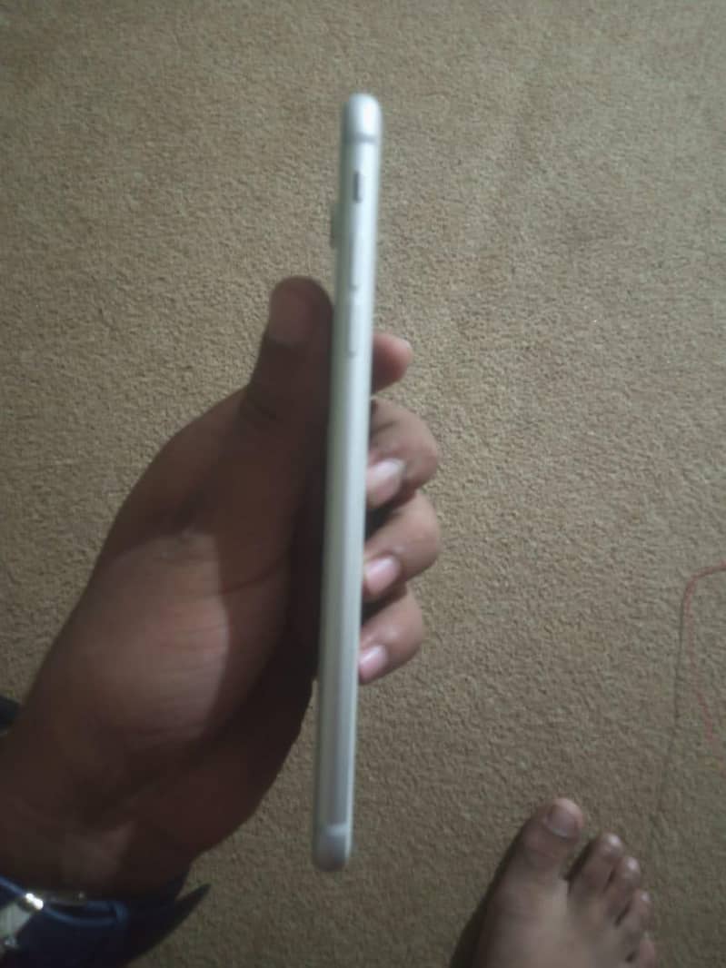Apple iPhone 8 Plus 4