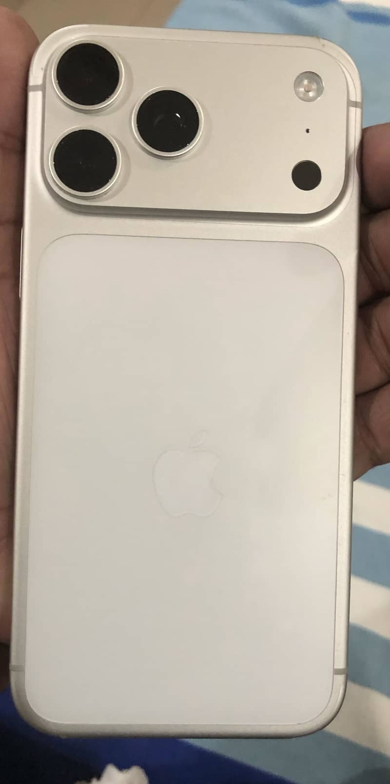 Apple iPhone 17 Pro Max 1
