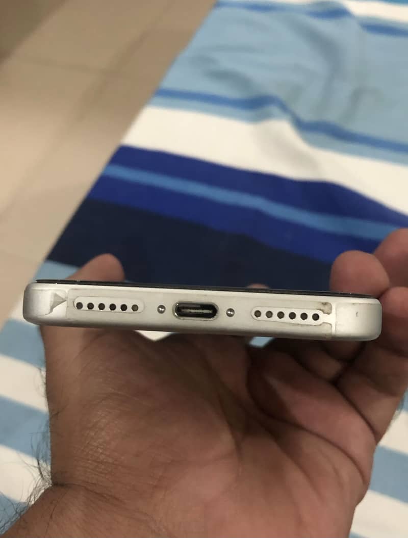 Apple iPhone 17 Pro Max 4