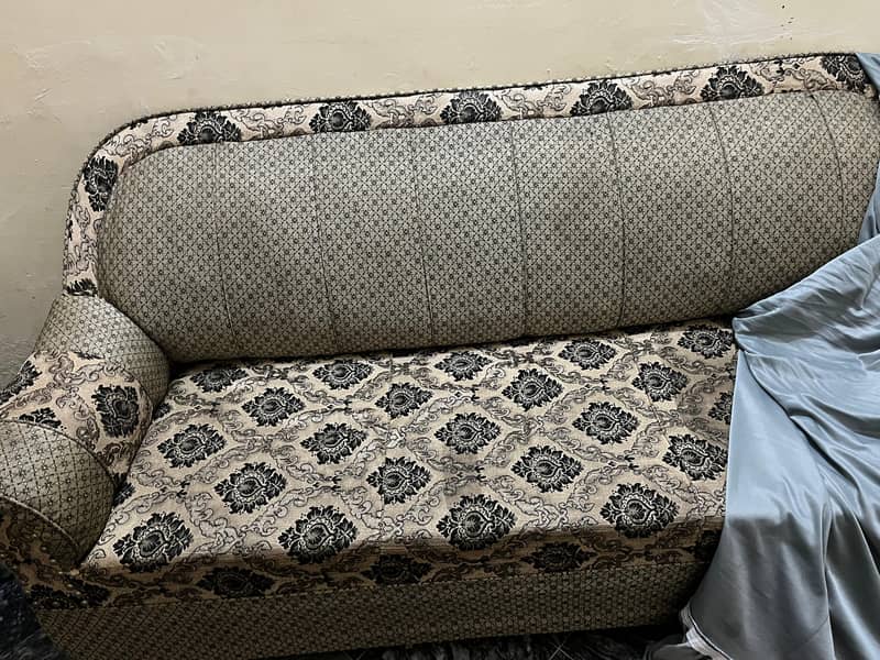 Sofa set in good condition 1