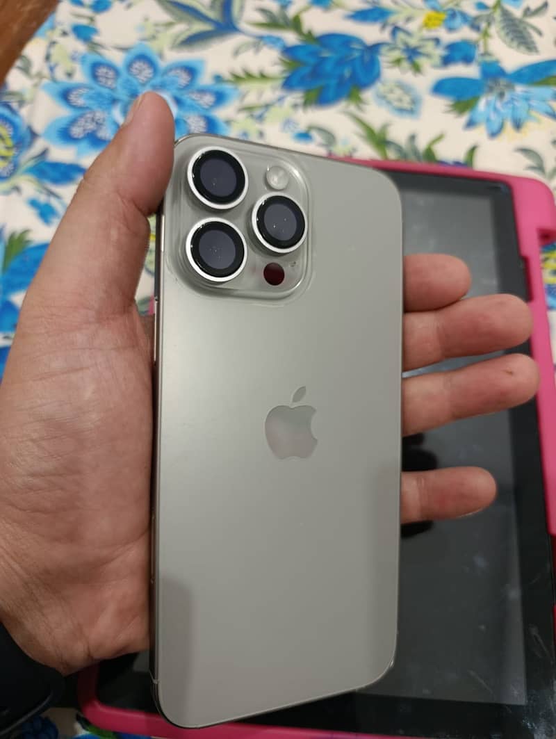 Apple iPhone 16 Pro Max 2