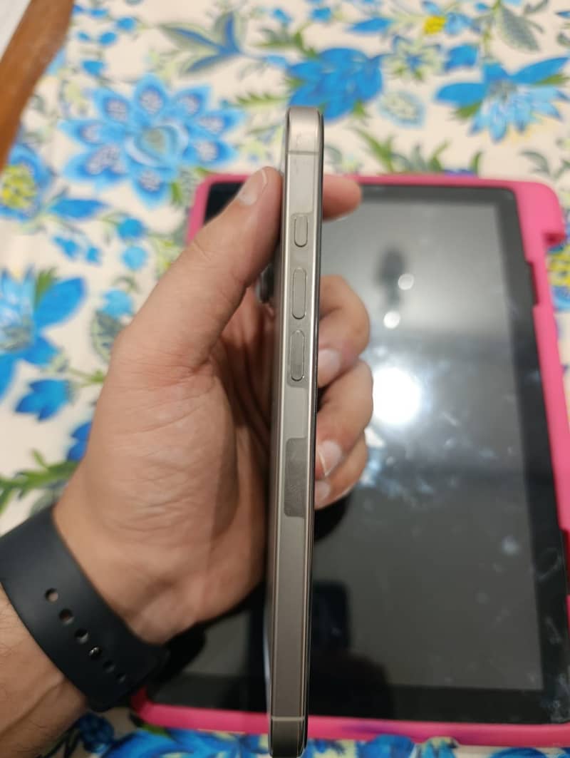 Apple iPhone 16 Pro Max 3
