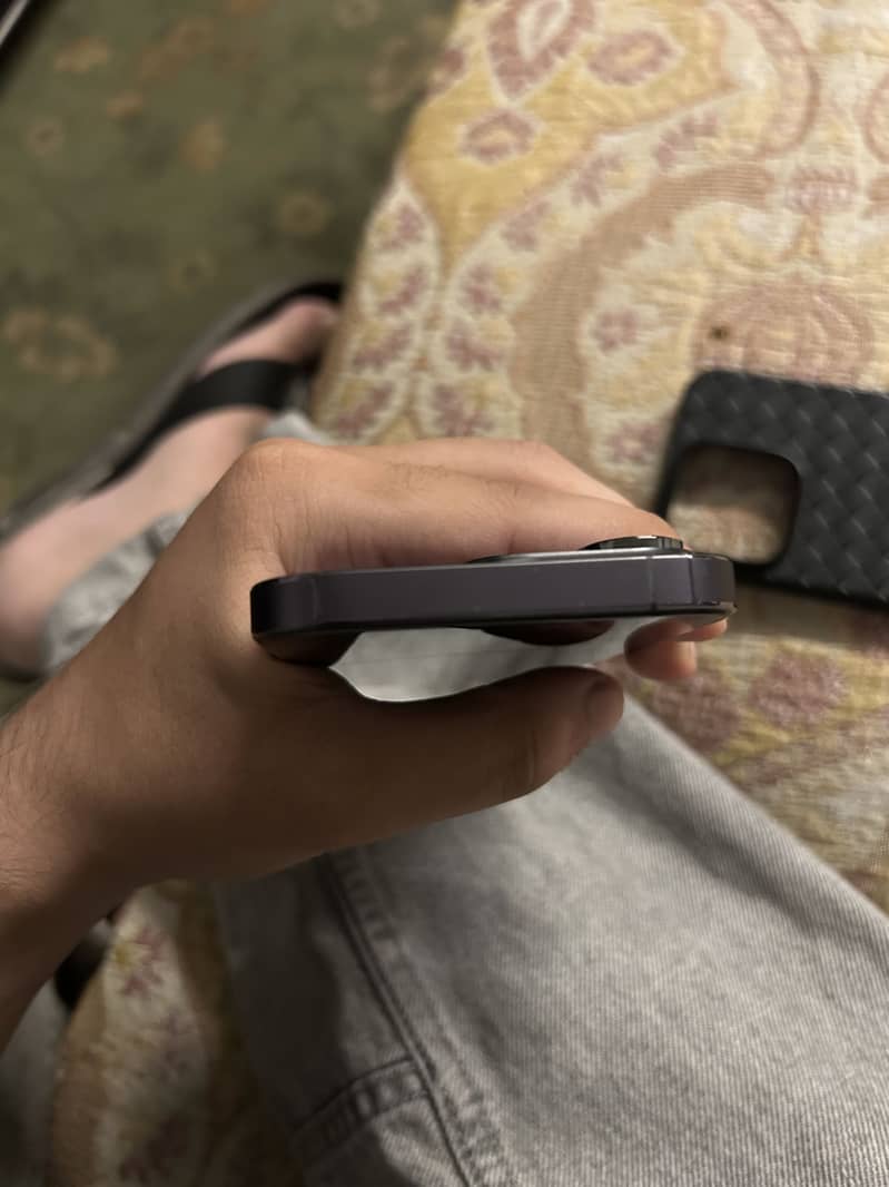 Apple iPhone 14 Pro 2
