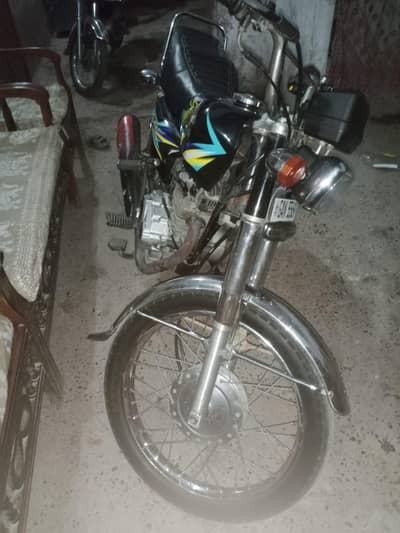 Honda 125 acchi condition mein hai 03014488711