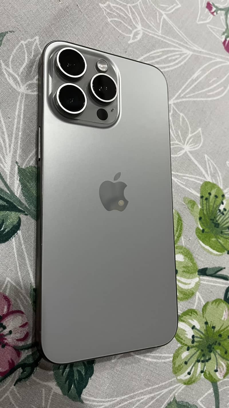 Apple iPhone 15 Pro Max 1