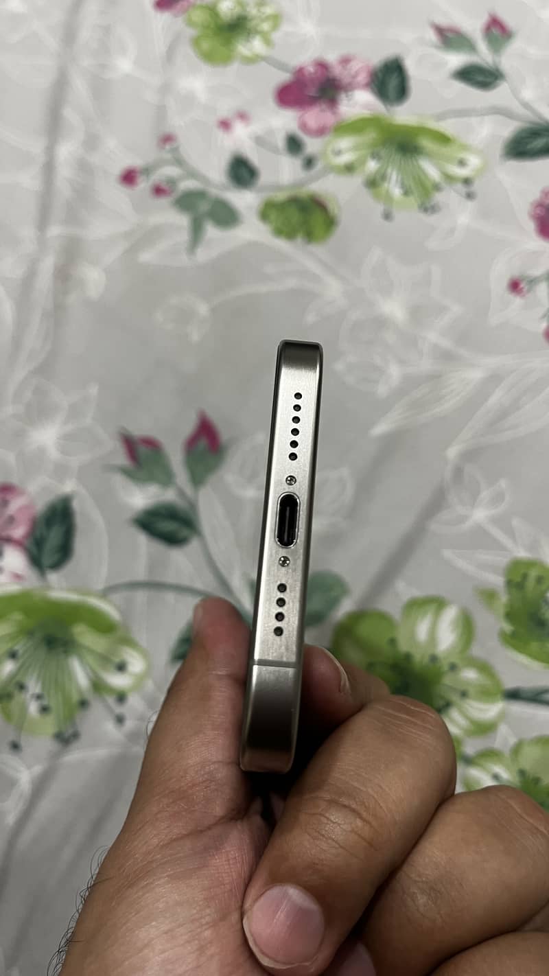 Apple iPhone 15 Pro Max 2