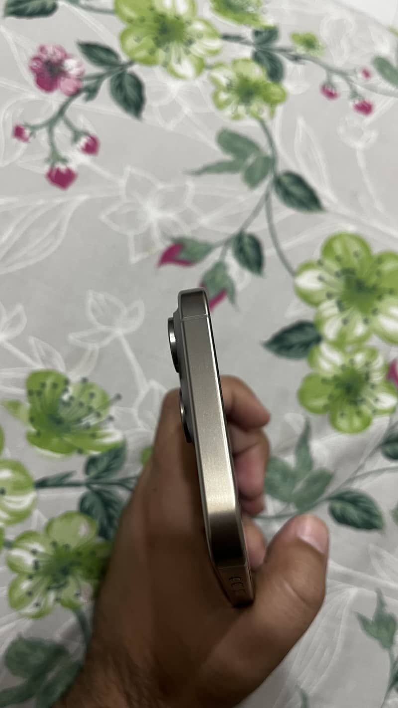 Apple iPhone 15 Pro Max 3