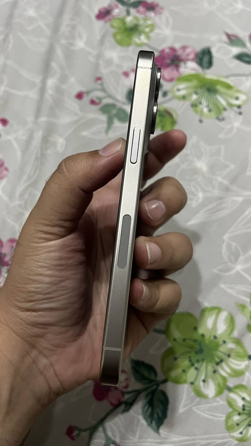 Apple iPhone 15 Pro Max 4