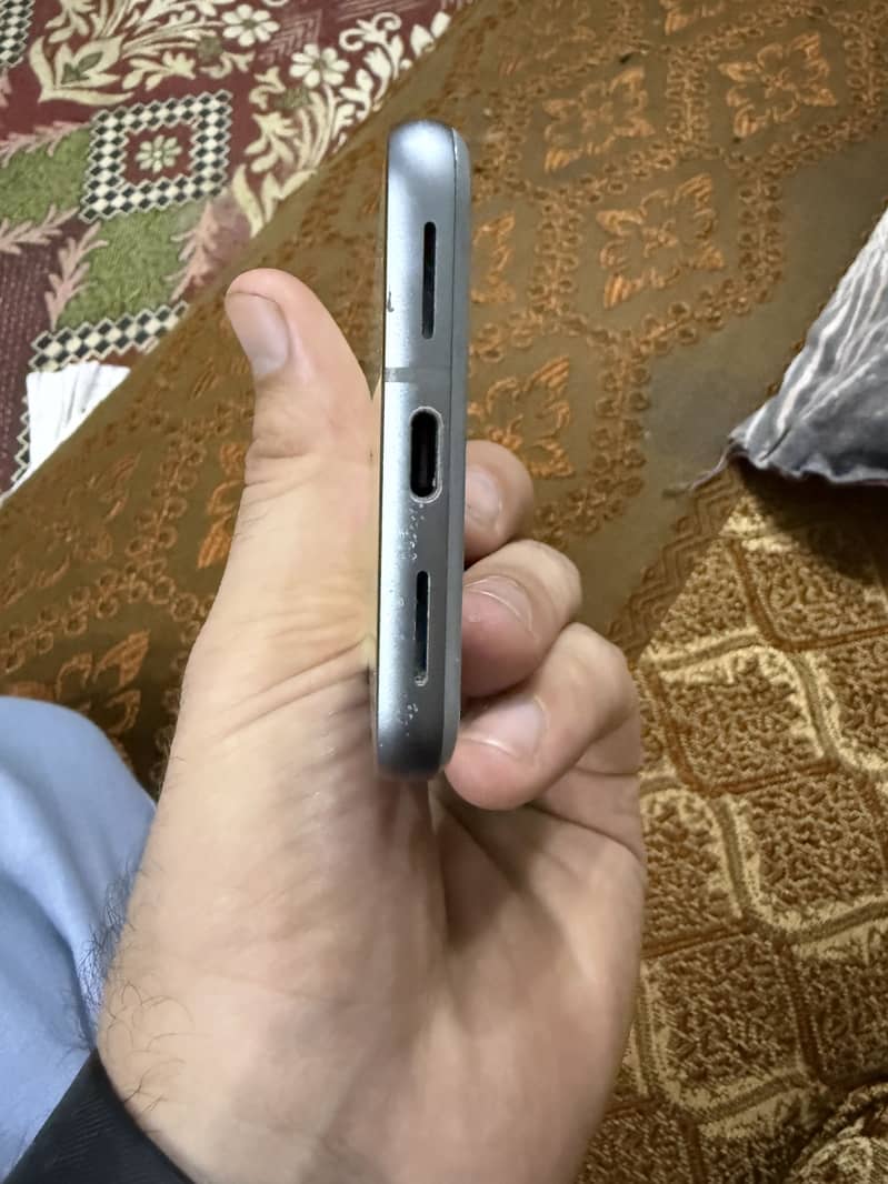 Google Pixel 8 4