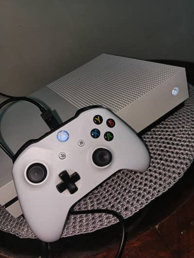 Xbox one S ( 1 TB )