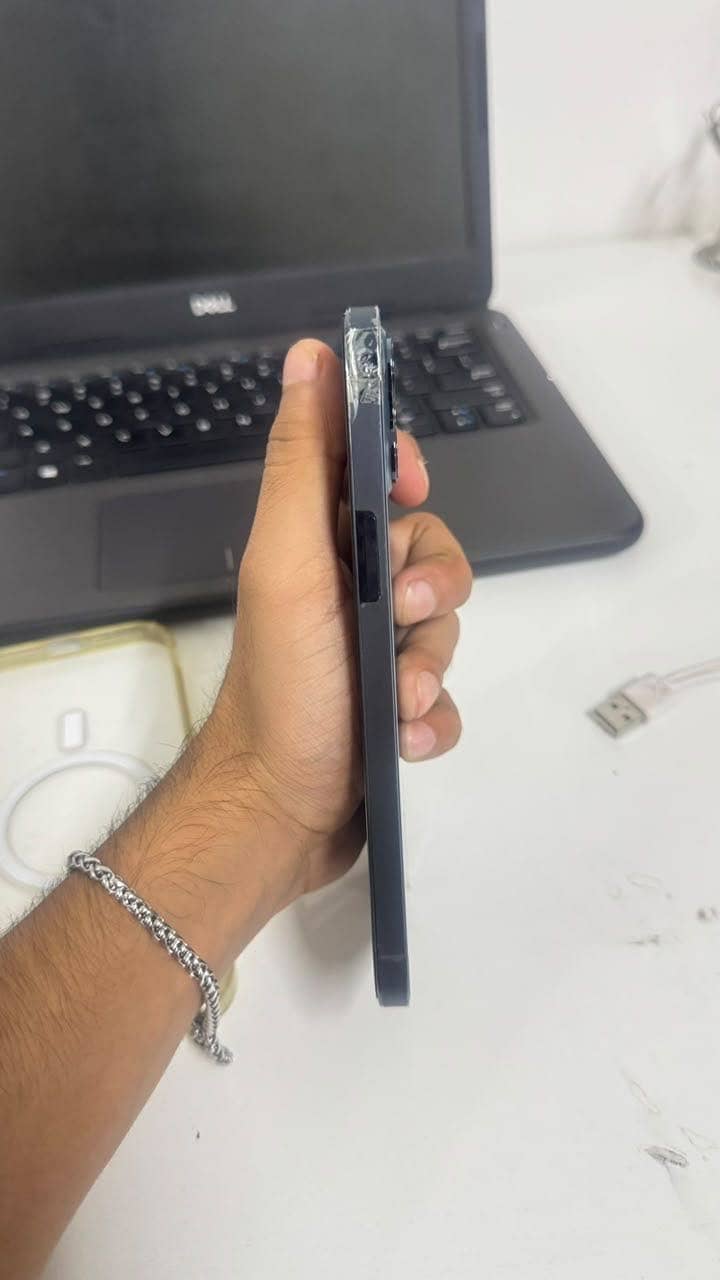 Iphone 12 pro max 4