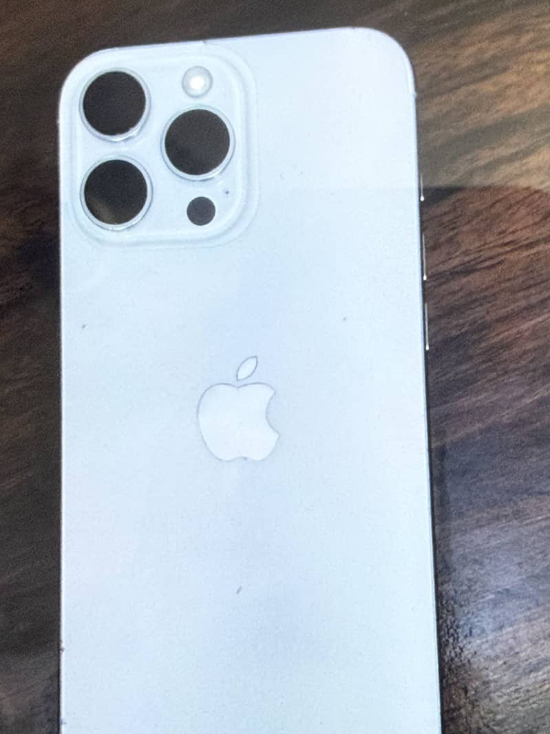 Apple iPhone 16 Pro Max 2