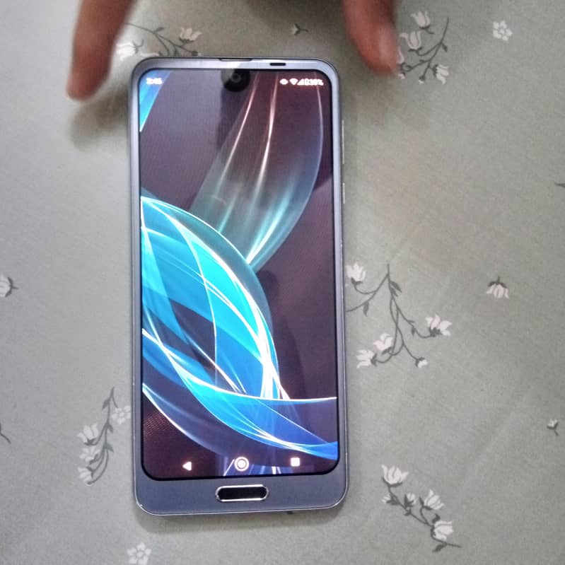 Sharp Aquos R2 2