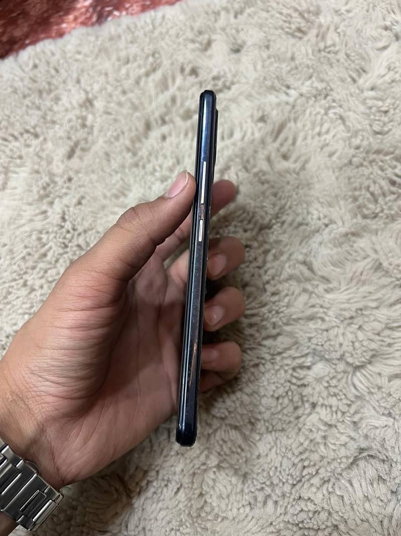 Vivo V21 4