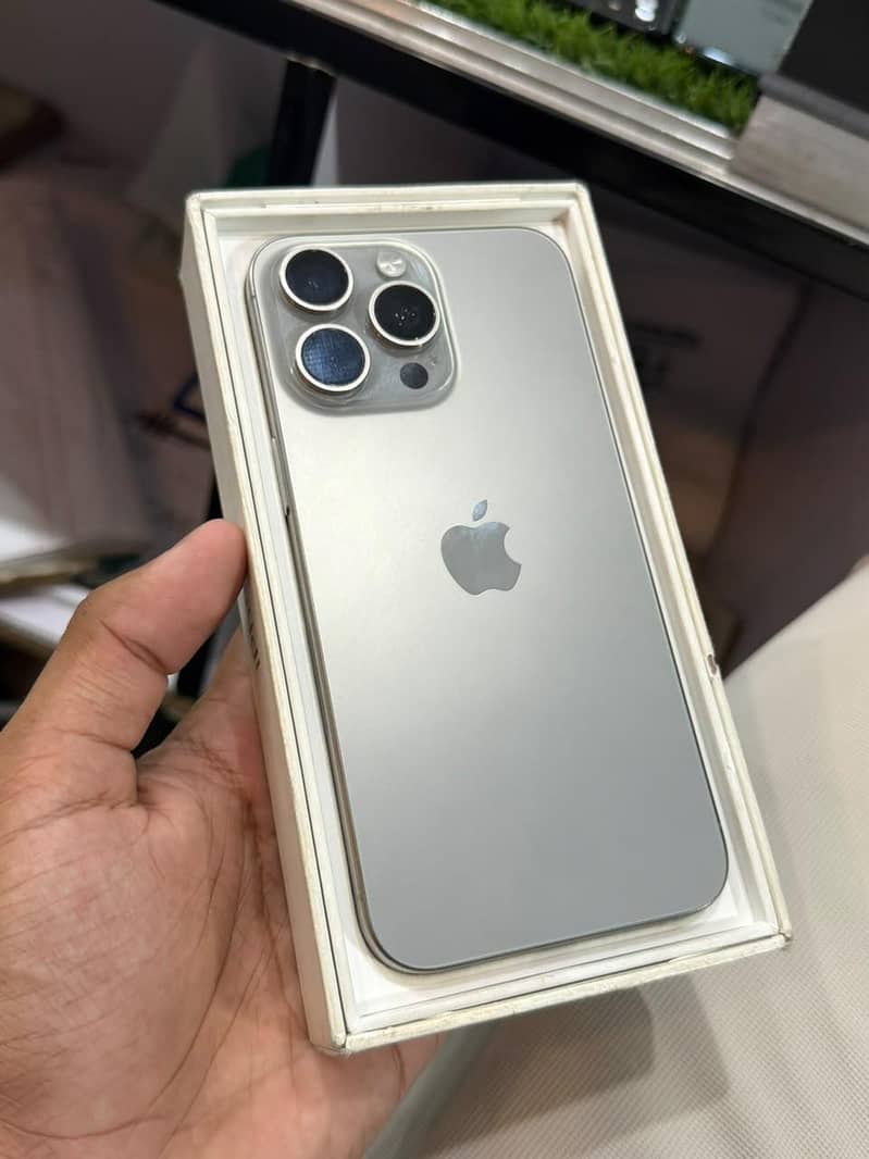 Apple iPhone 15 Pro Max 0