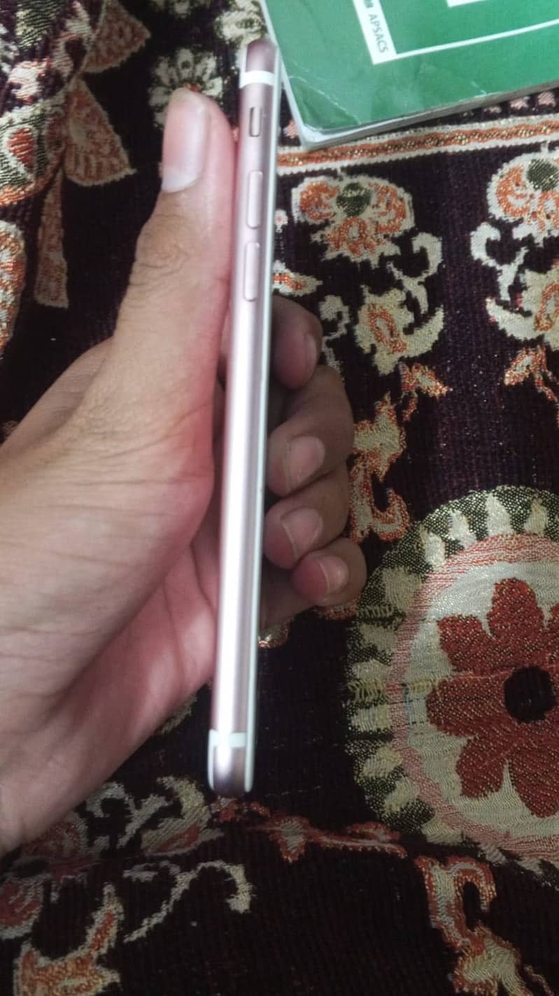 Apple iPhone 7 3