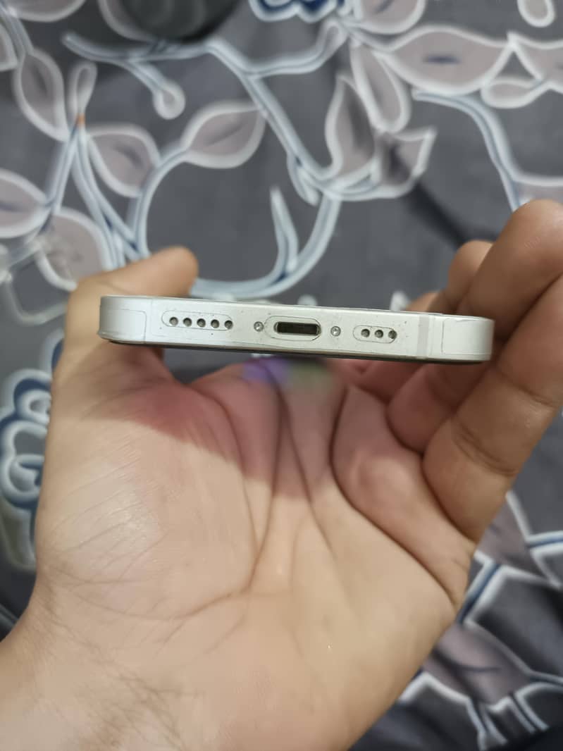 Apple iPhone 13 4