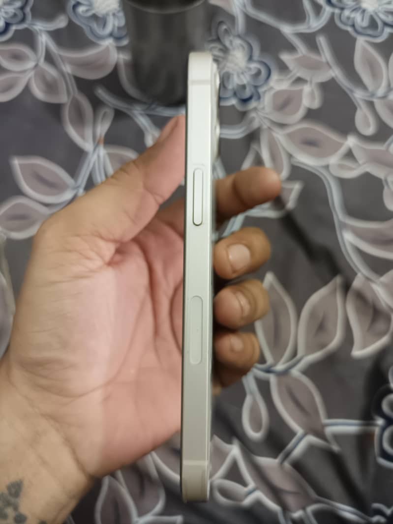 Apple iPhone 13 6