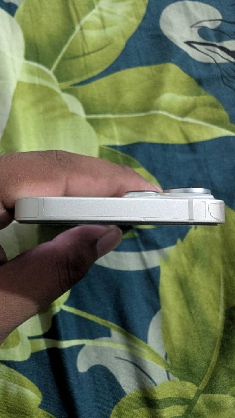 Apple iPhone 14 3