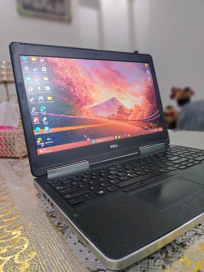 Dell Precision 7510 | i7 6th Gen | 2GB Nvidia Dedicated GPU