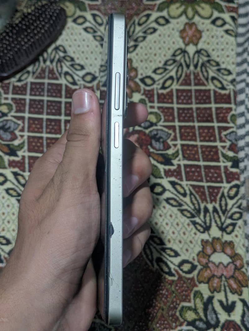 Realme C75 1