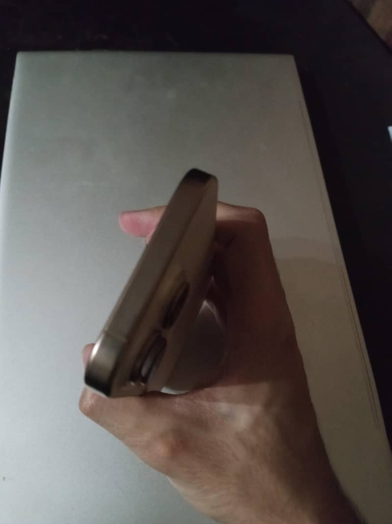 Apple iPhone 16 Pro 1