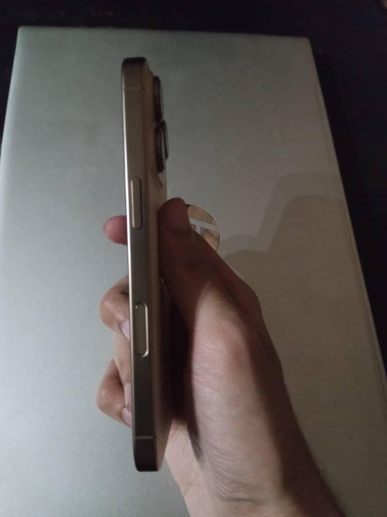 Apple iPhone 16 Pro 2