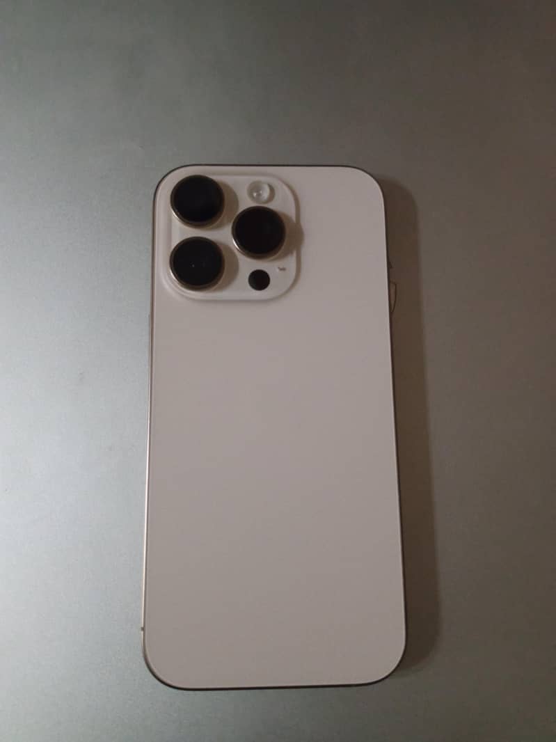 Apple iPhone 16 Pro 4