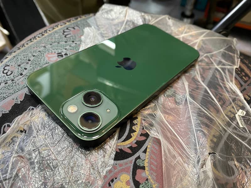 Apple iPhone 13 2