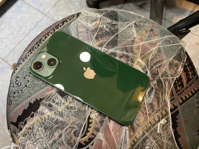 Apple iPhone 13 4