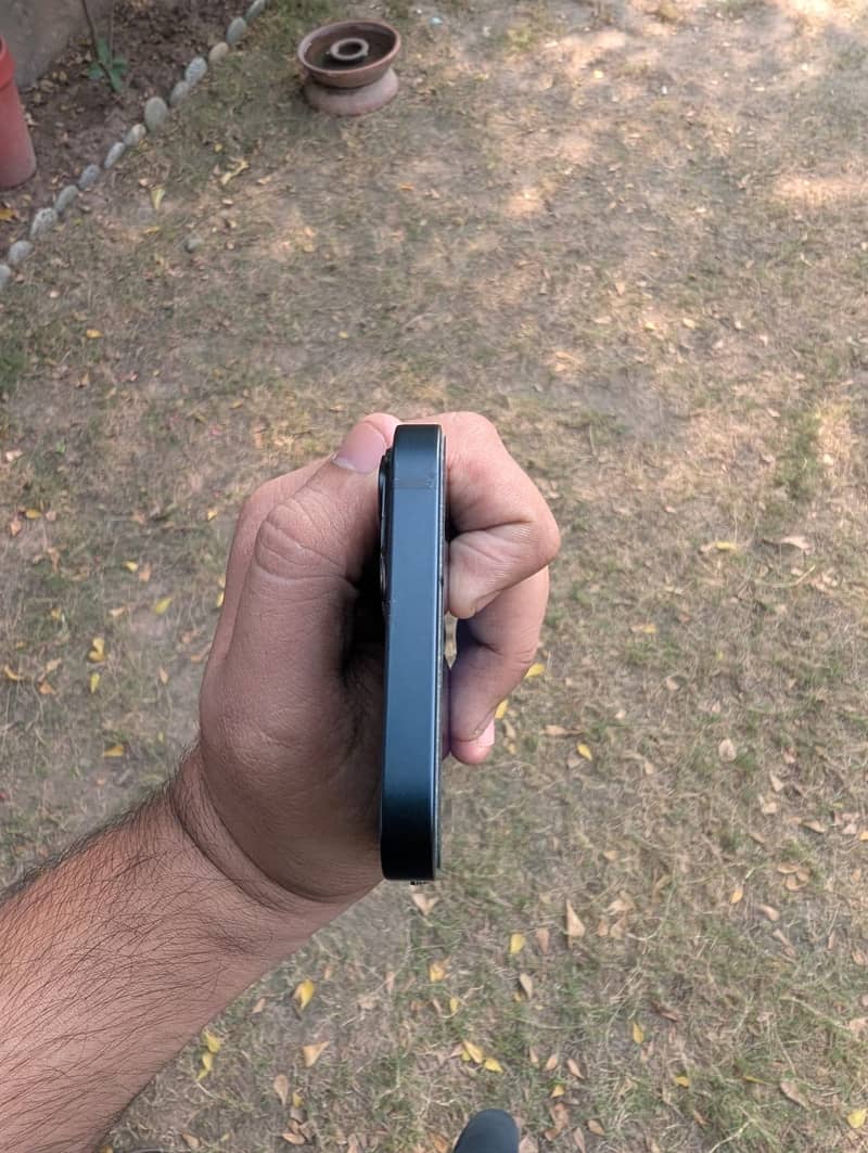Apple iPhone 13 1