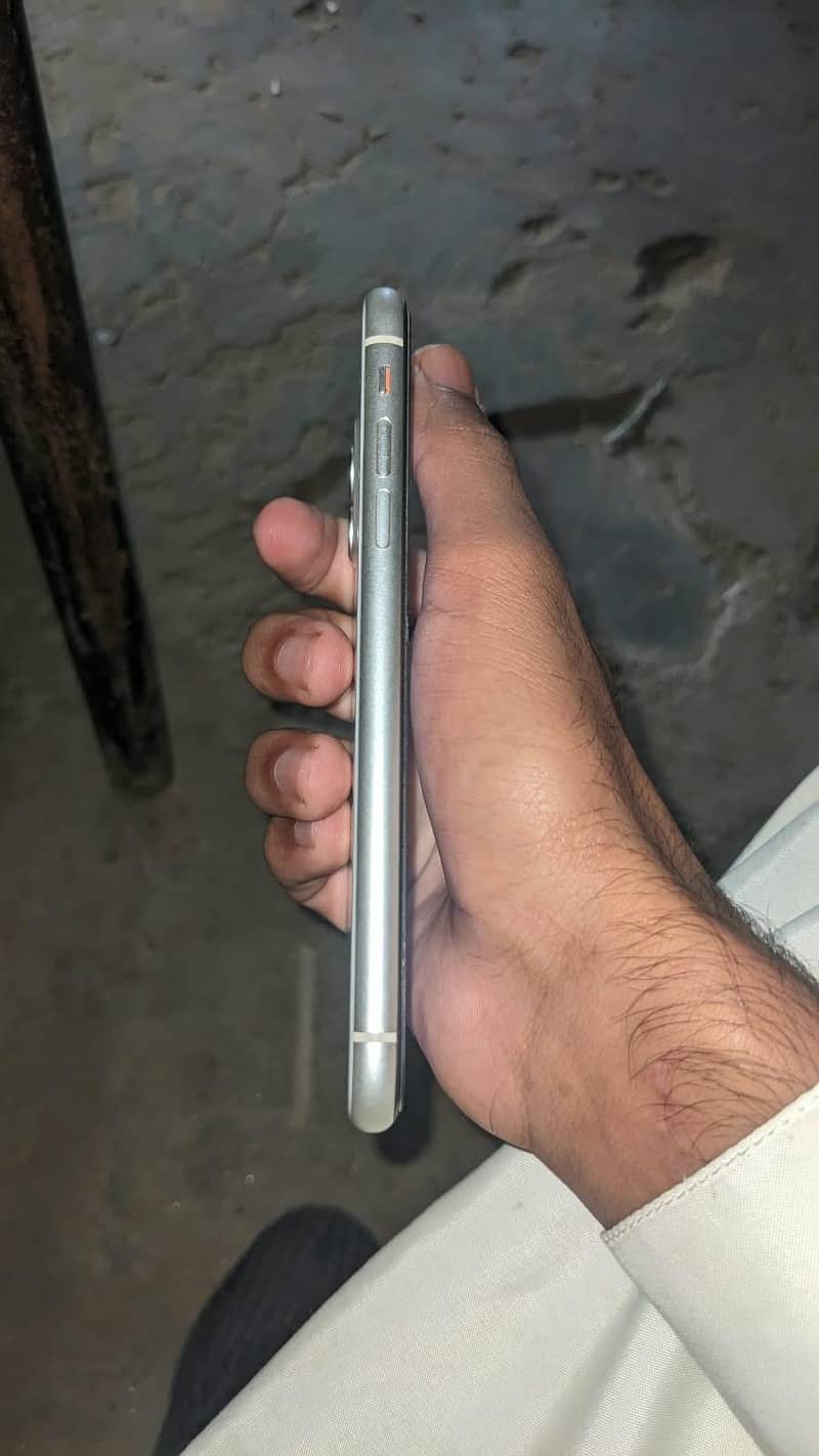 Apple iPhone 11 5