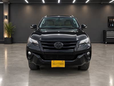 Toyota Fortuner V 2017 4x4 Petrol