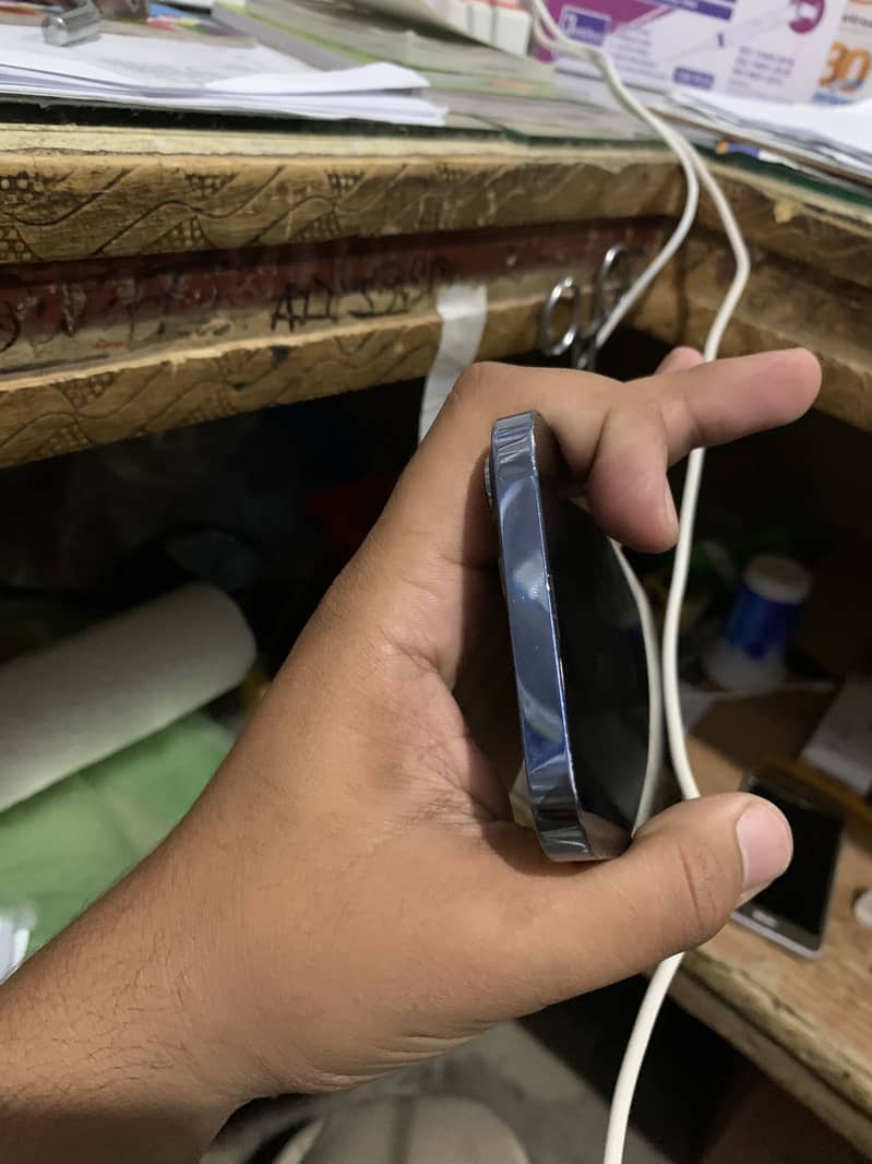 Apple iPhone 13 Pro Max 4