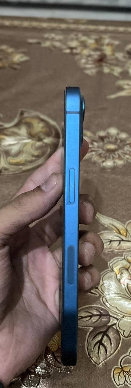 Apple iPhone 13 1