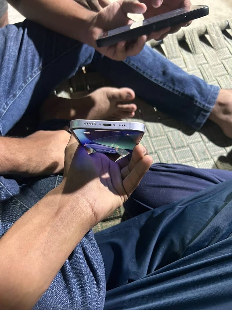 Apple iPhone 14 3