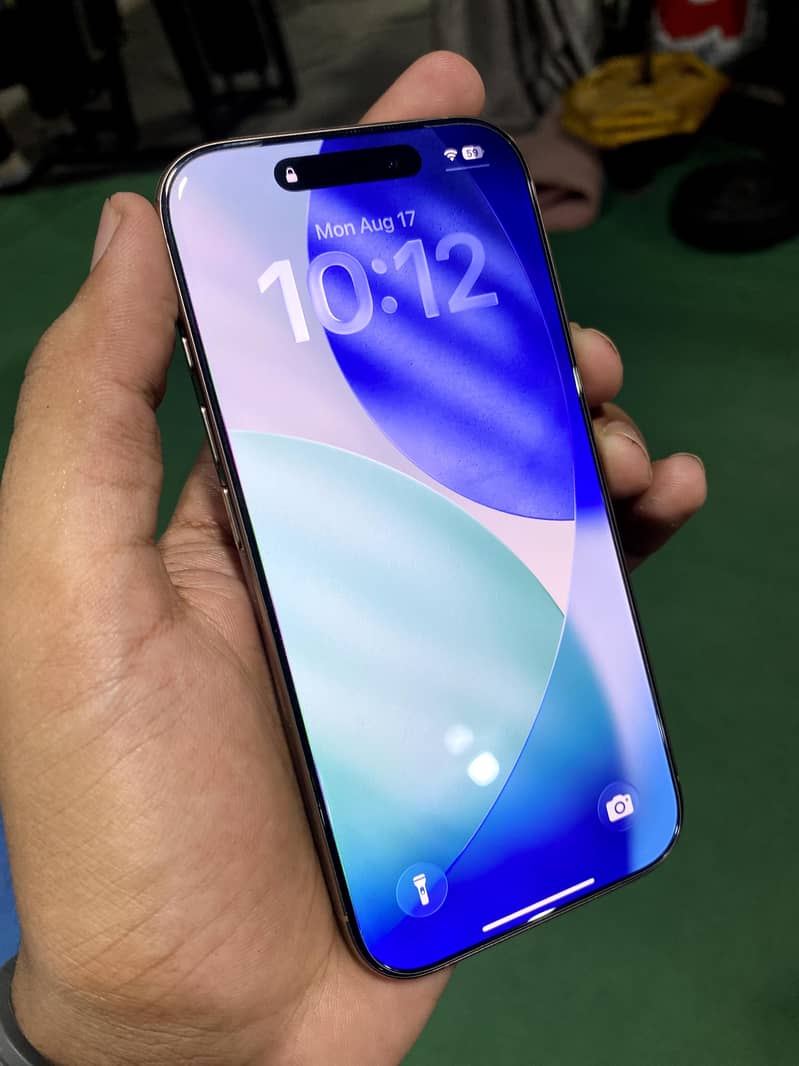 Apple iPhone 16 Pro 0