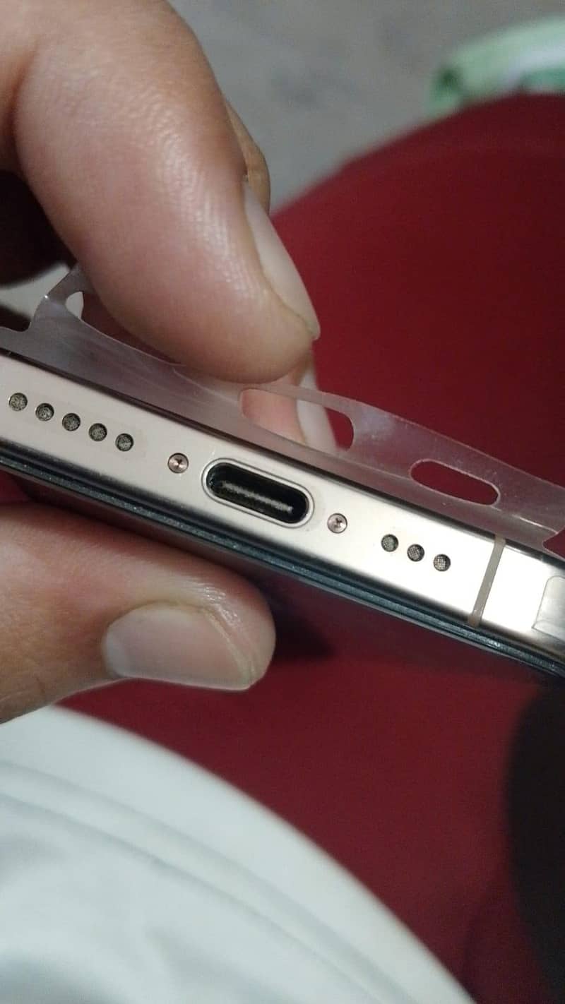 Apple iPhone 16 Pro 2
