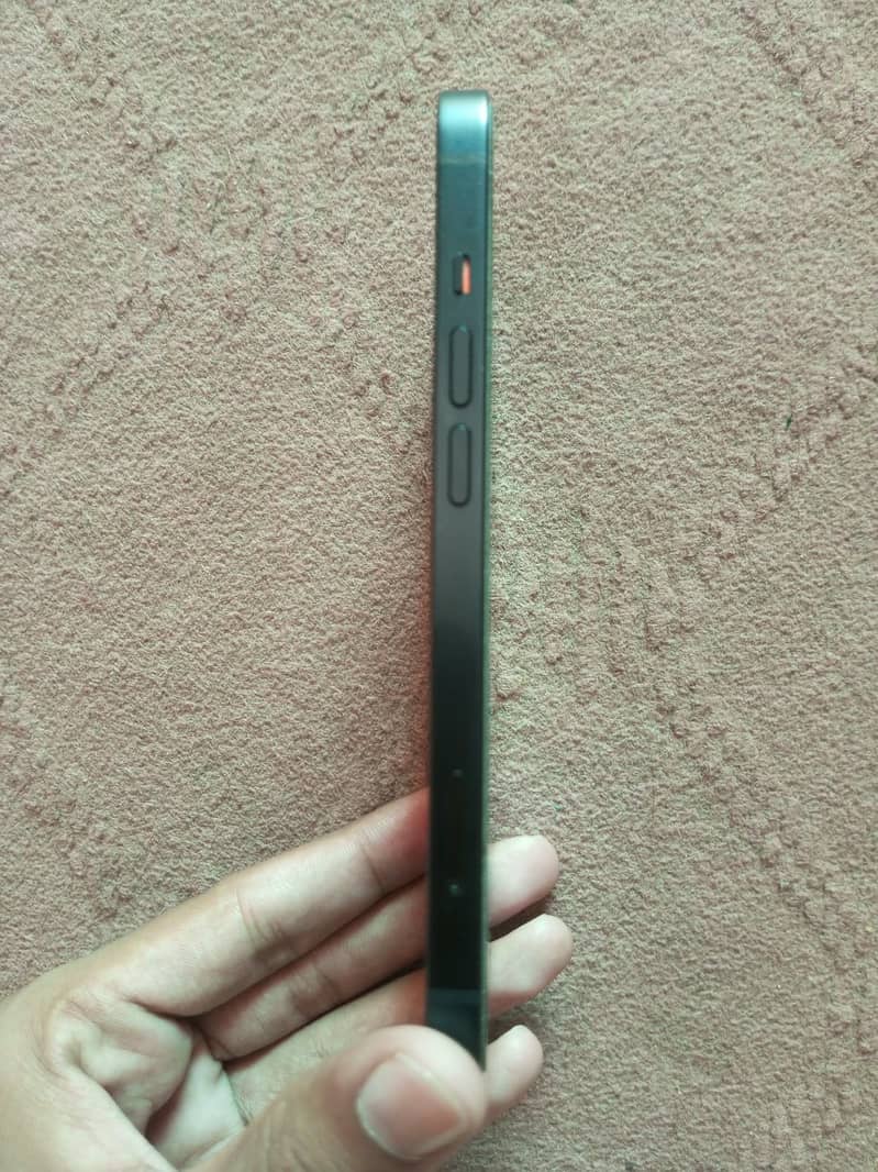 Apple iPhone 13 2