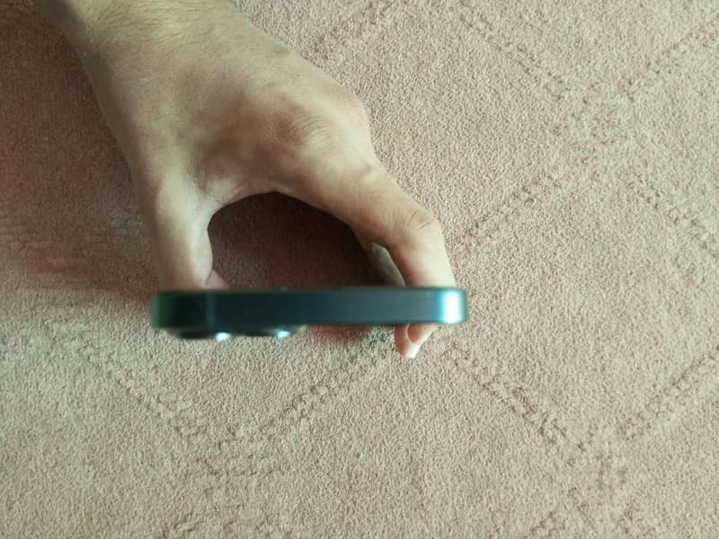 Apple iPhone 13 4
