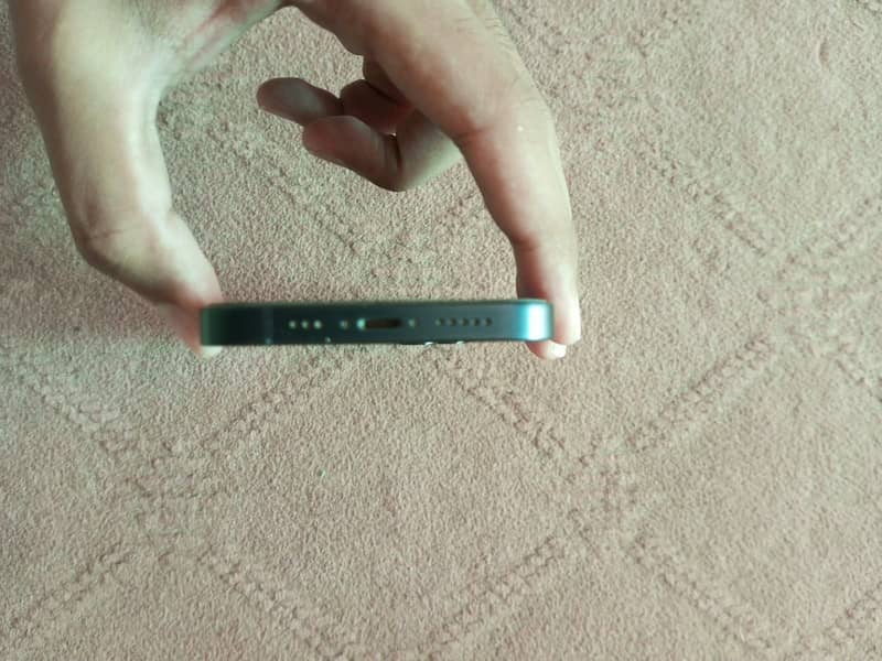 Apple iPhone 13 6