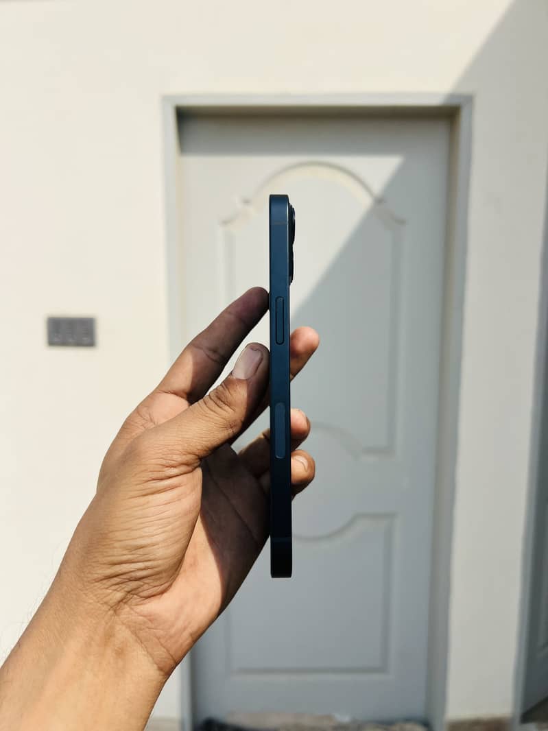 Apple iPhone 13 2