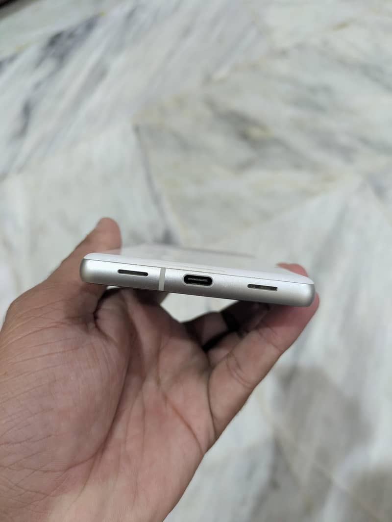 Google Pixel 7a 5