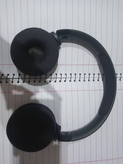 JBL 520BT headphones